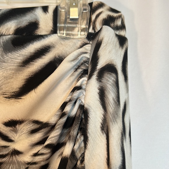 Long animal, print skirt bye Sunny Leigh size large. - Picture 5 of 6